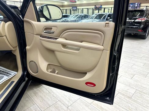 Used 2011 Cadillac Escalade EXT Premium image 37