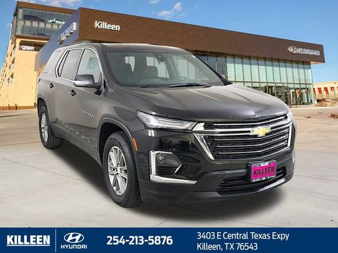 Used 2022 Chevrolet Traverse LT image 1
