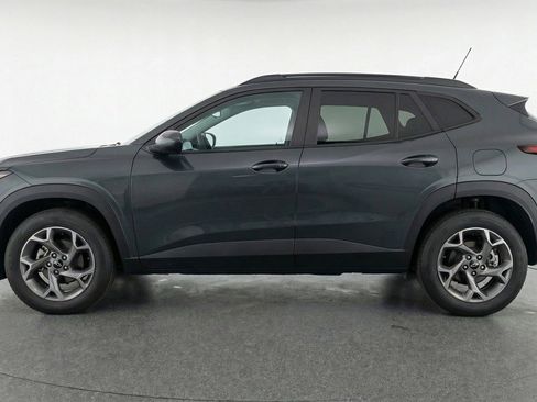 Used 2025 Chevrolet Trax LT image 5