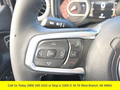 Used 2025 Jeep Wrangler Unlimited Sahara image 33