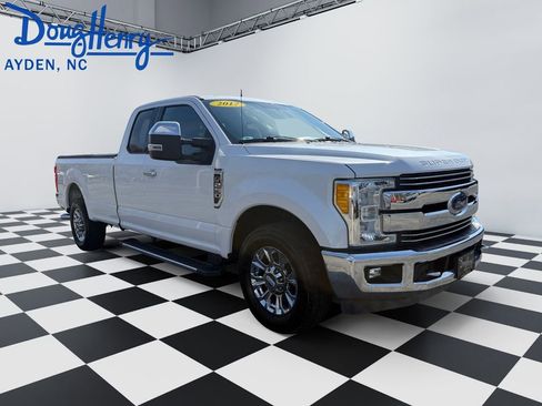 Used 2017 Ford F250 Lariat w/ Chrome Package image 7
