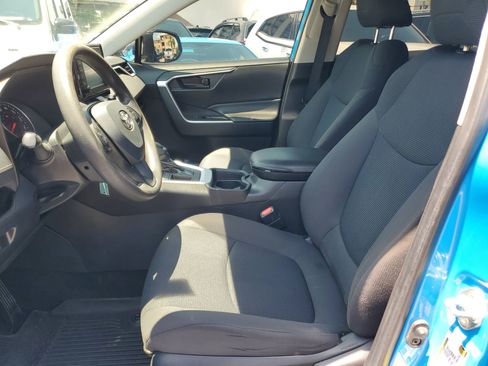 Used 2019 Toyota RAV4 LE FWD image 18