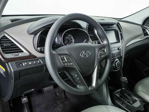 Used 2019 Hyundai Santa Fe XL SE FWD image 4