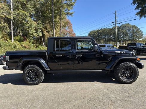 Used 2024 Jeep Gladiator Sport image 4