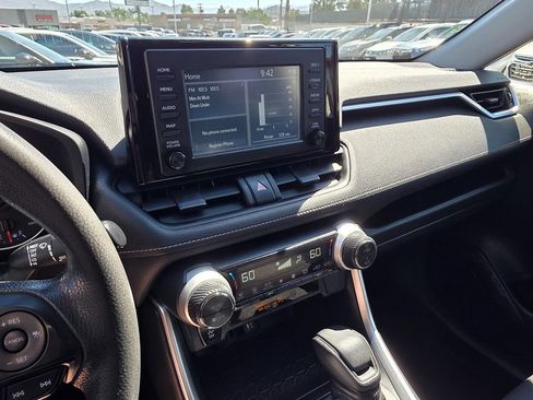 Used 2019 Toyota RAV4 XLE FWD image 34