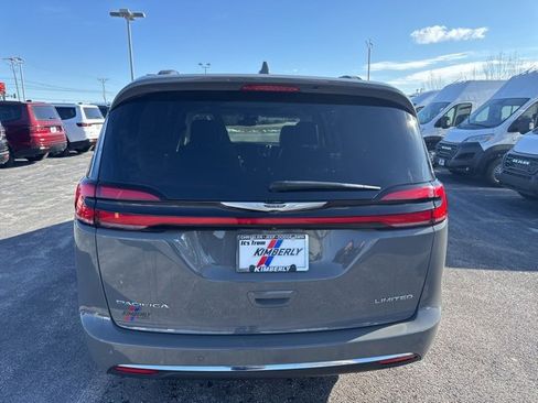 Used 2022 Chrysler Pacifica Limited image 6