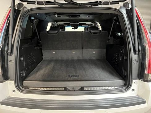 Used 2019 Cadillac Escalade ESV Platinum AWD/4WD image 16