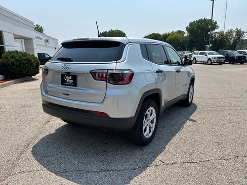 Used 2024 Jeep Compass Sport AWD/4WD image 3
