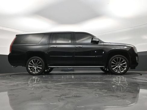 Used 2020 Cadillac Escalade ESV Luxury w/ Escalade Sport Edition RWD image 24