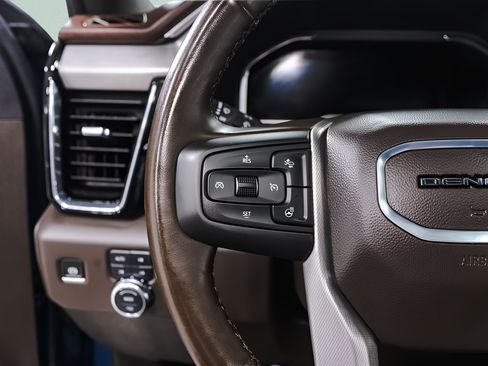 Used 2025 GMC Sierra 2500 Denali w/ Denali Reserve Package AWD/4WD image 10