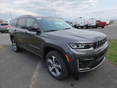 New 2026 Jeep Grand Cherokee L Limited AWD/4WD image 18