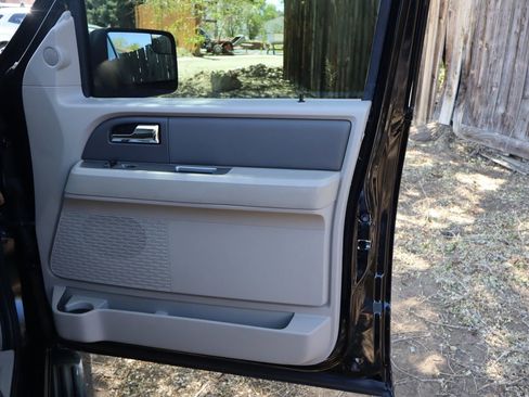 Used 2014 Ford Expedition XLT image 28