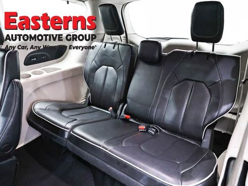 Used 2022 Chrysler Pacifica Limited FWD image 24