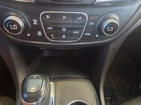 Used 2020 Chevrolet Equinox LT w/ Driver Convenience Package FWD image 38