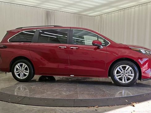 Certified 2024 Toyota Sienna XLE image 6