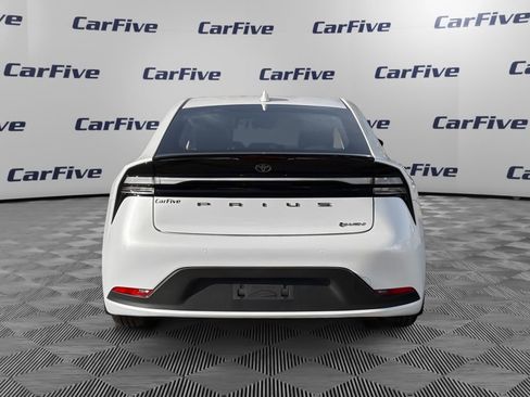 Used 2025 Toyota Prius SE image 4