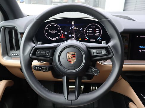 Certified 2026 Porsche Cayenne AWD/4WD image 16