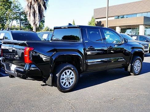Used 2025 Toyota Tacoma SR5 AWD/4WD image 4