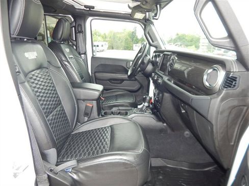 Used 2019 Jeep Wrangler Unlimited Sahara AWD/4WD image 18