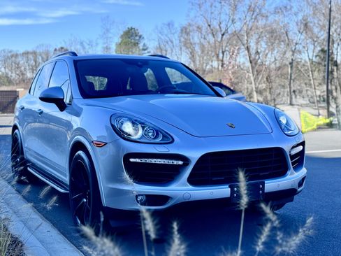Used 2014 Porsche Cayenne Turbo S AWD/4WD image 30