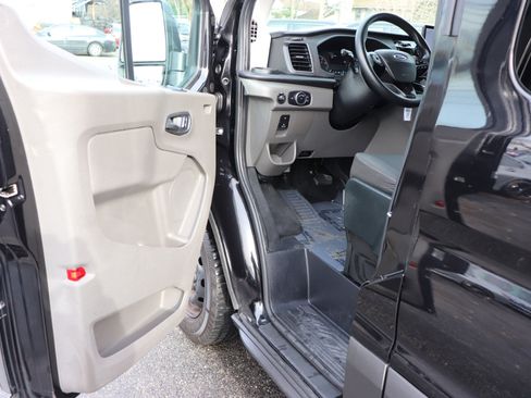 Used 2023 Ford Transit 350 XLT image 10