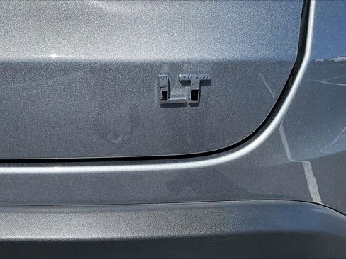 Used 2025 Chevrolet Trax LT FWD image 9