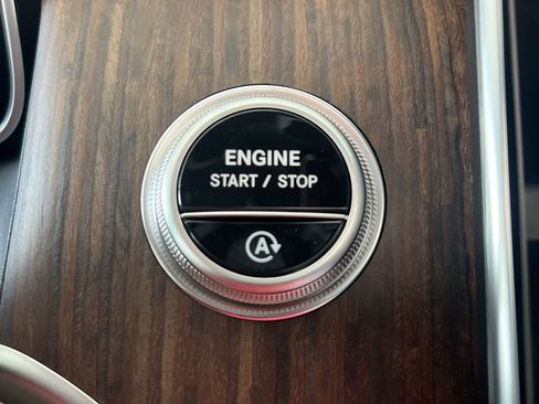 Certified 2025 Mercedes-Benz GLC 300 image 40