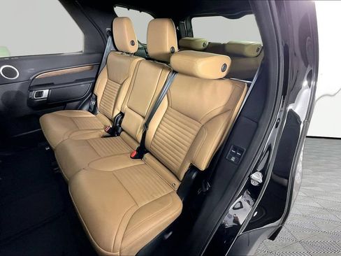 Used 2024 Land Rover Discovery Dynamic SE AWD/4WD image 21
