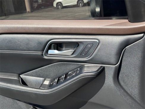 Used 2023 Nissan Rogue Platinum w/ Platinum Premium Package image 17