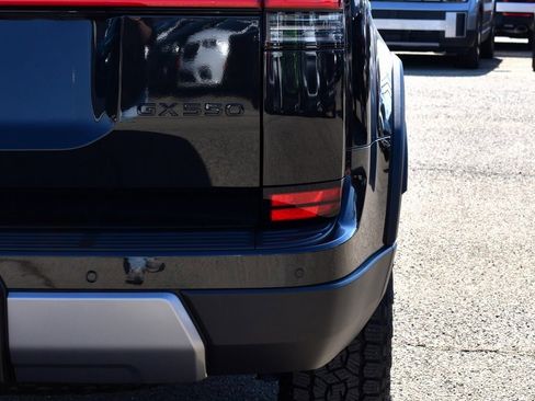 Used 2025 Lexus GX 550 image 12