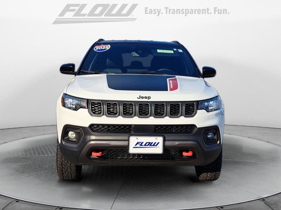 Used 2025 Jeep Compass Trailhawk AWD/4WD image 3