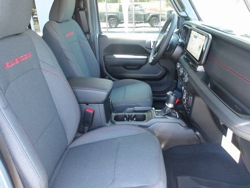 New 2025 Jeep Gladiator Rubicon w/ Steel Bumper Group image 17