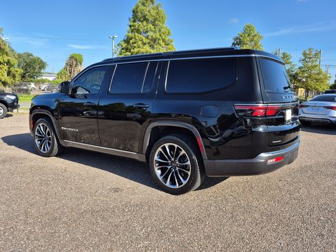 Used 2022 Jeep Wagoneer Series III w/ Premium Group I AWD/4WD image 6