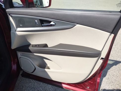 Used 2016 Lincoln MKX Select w/ Select Plus Package AWD/4WD image 22