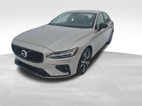 Used 2024 Volvo S60 B5 Core image 1