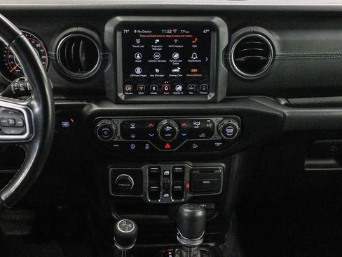 Used 2019 Jeep Wrangler Unlimited Sahara AWD/4WD image 15