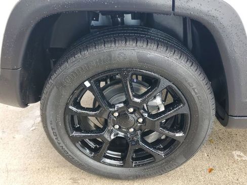 Used 2024 Jeep Compass Latitude w/ Altitude Special Edition image 7