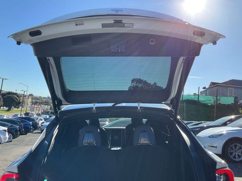 Used 2016 Tesla Model X 90D image 9
