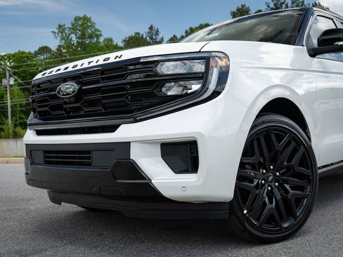 New 2026 Ford Expedition Max Platinum w/ Stealth Performance Package AWD/4WD image 5