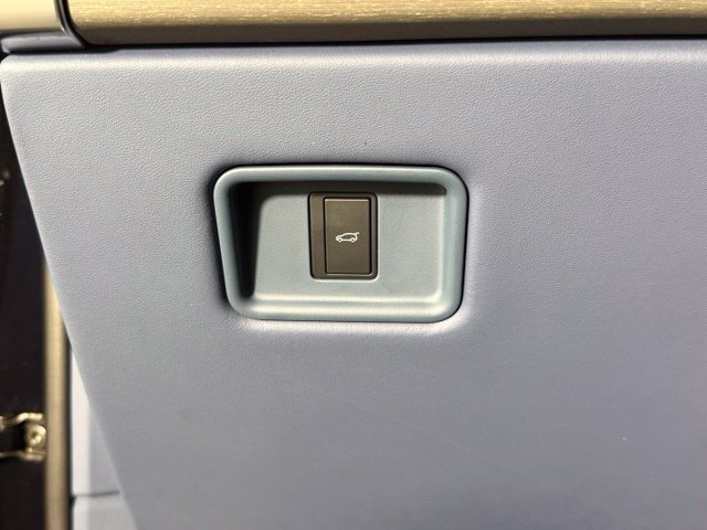 Certified 2025 Land Rover Range Rover SV AWD/4WD image 28
