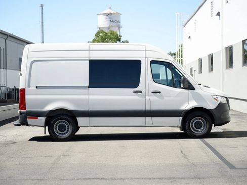 Used 2021 Mercedes-Benz Sprinter 2500 image 16
