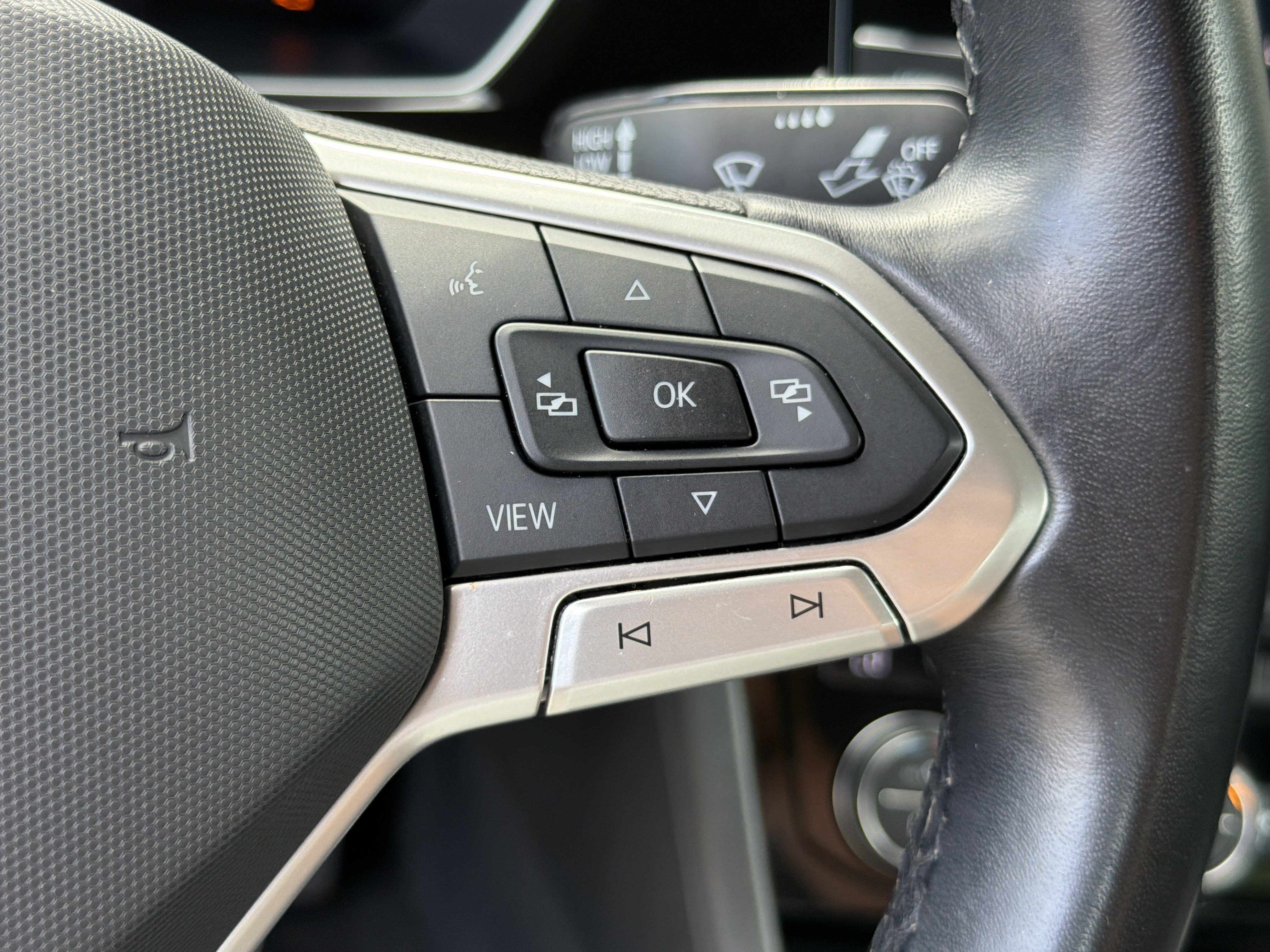 Used 2024 Volkswagen Jetta SE FWD image 26