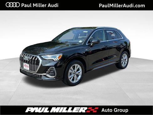 Used 2023 Audi Q3 2.0T Premium w/ Convenience Package AWD/4WD image 1