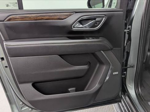 Used 2023 Chevrolet Suburban Premier RWD image 16