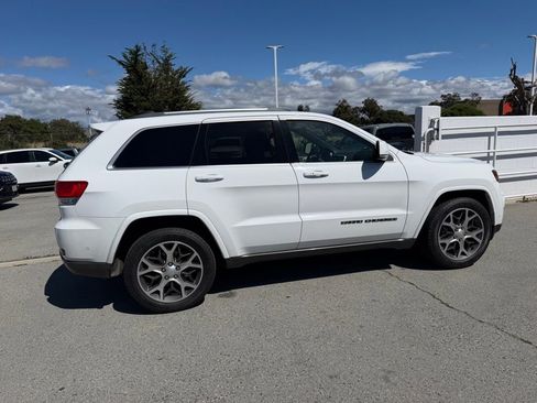 Used 2018 Jeep Grand Cherokee Limited image 3
