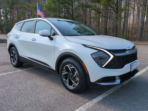 Used 2024 Kia Sportage LX image 2