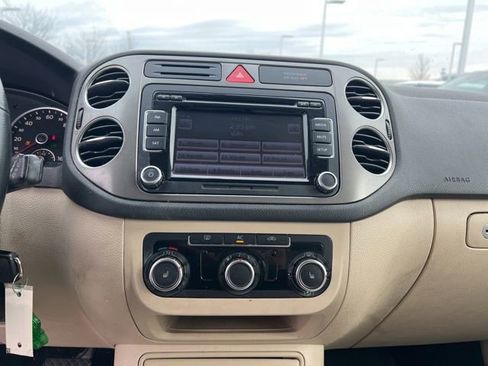 Used 2011 Volkswagen Tiguan 2WD image 16