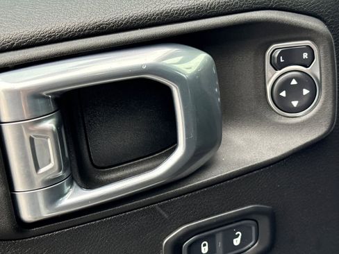 Used 2021 Jeep Wrangler Sport image 13