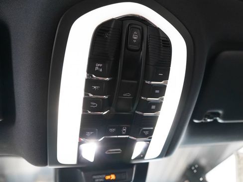 Certified 2023 Porsche Macan S AWD/4WD image 28