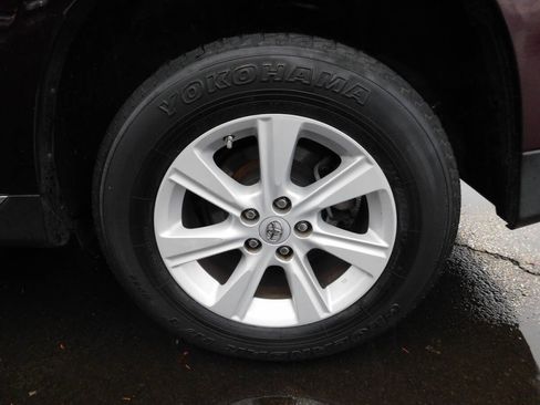 Used 2013 Toyota Highlander Limited w/ Cold Weather Pkg image 24